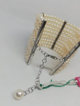 Carica l'immagine nel visualizzatore di Gallery, Bracciale perle argento 925 e zirconi