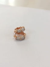 Carica l&#39;immagine nel visualizzatore di Gallery, Orecchini a cerchio gold rose
