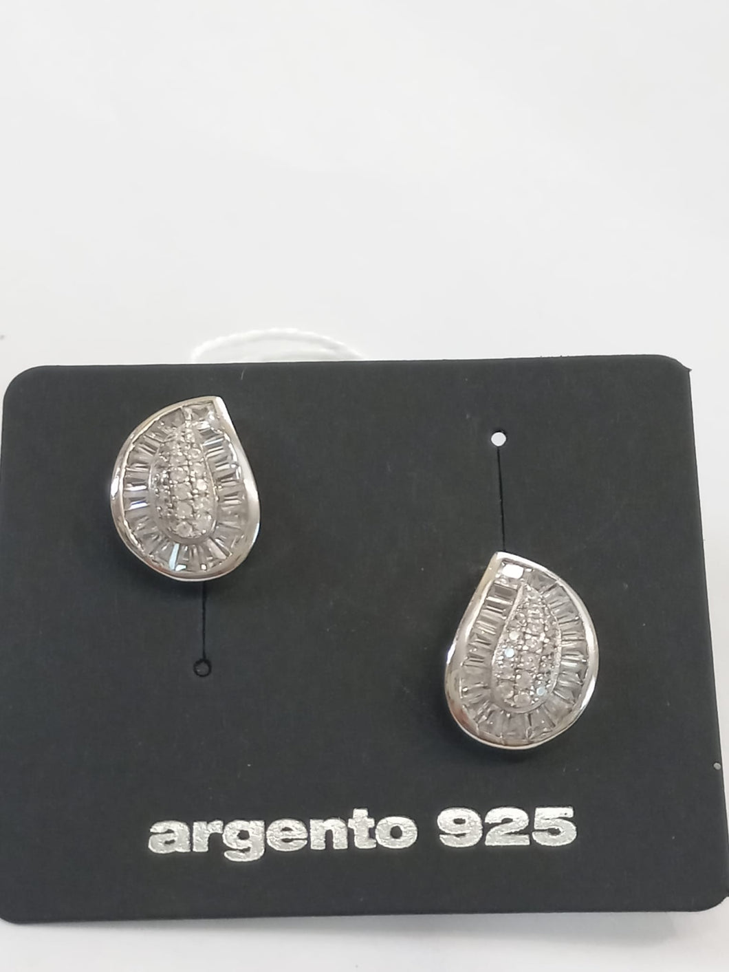 Orecchini a lobo con zirconi