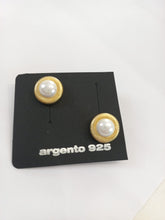 Carica l&#39;immagine nel visualizzatore di Gallery, Orecchini con perla
