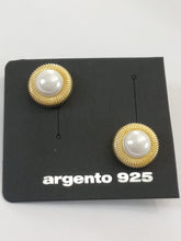 Carica l&#39;immagine nel visualizzatore di Gallery, Orecchini con perla
